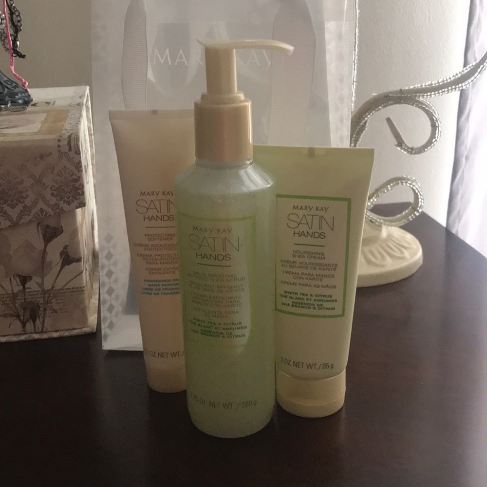 Mary Kay Satin Hands Pampering Set